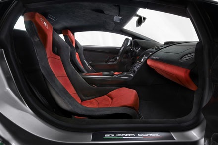 Lamborghini công bố giá bán LP 570-4 Squadra Corse.